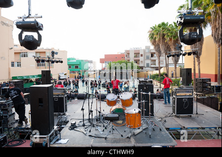 Rock band Tronsky Trio, dalla Spagna, eseguire durante Cebollinazo Rock Foto Stock