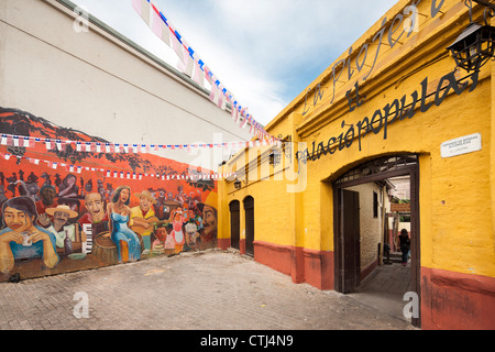 Ingresso di La Piojera, famoso bar ristorante a Santiago del Cile, di fronte al Mercado Central, Mercato Centrale. Foto Stock