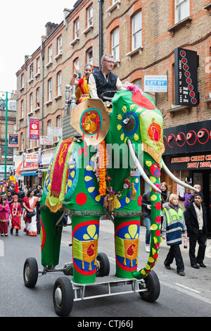 Inghilterra, Londra, Banglatown, Bengali Anno Nuovo Festival, Boishakhi Mela Parade, Festival galleggiante Foto Stock