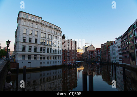 Nikolaifleet canal Central Hamburg Germania Europa Foto Stock