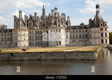 Chateau de Chambord è uno dei più imponenti castelli della Valle della Loira in Francia Foto Stock