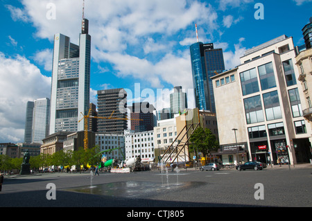 Vista verso Hauptbahnhof da Rathenauplatz Piazza Hauptwache Central Frankfurt am Main città stato di Hesse Germania Europa Foto Stock