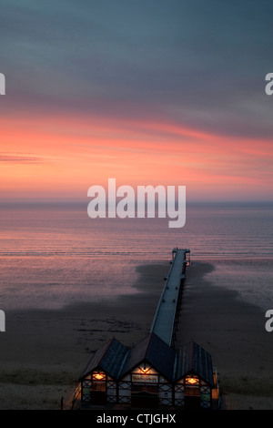 Saltburn Pier al tramonto Foto Stock