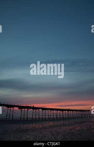 Saltburn Pier al tramonto Foto Stock