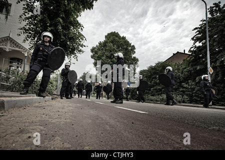 Polizia in attesa di azioni Foto Stock