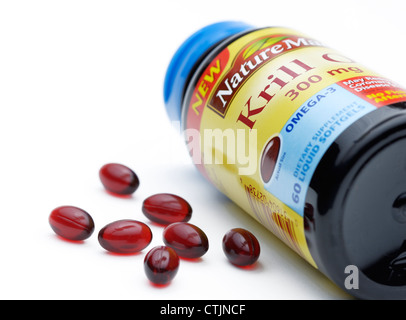 Olio di Krill pillole, una fonte supplementare di acidi grassi Omega-3 Foto Stock