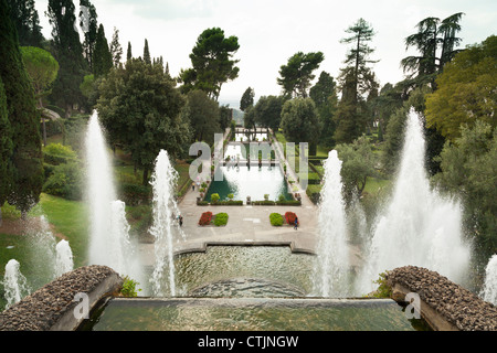 Il livello giardini e stagni di pesci a Villa d'Este giardini Tivoli. Foto Stock