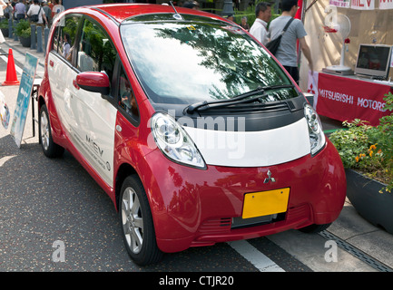 Mitsubishi MIEV sul display a Yokohama, Giappone Foto Stock