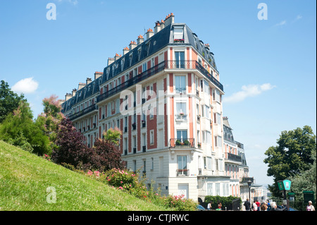Parigi, Francia - un edificio parigino tradizionale da Montmartre Foto Stock