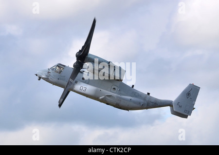 Bell Boeing VM-22B Osprey azionati dai marines americani arrampicata fuori dopo il decollo dalla RAF Fairford Foto Stock