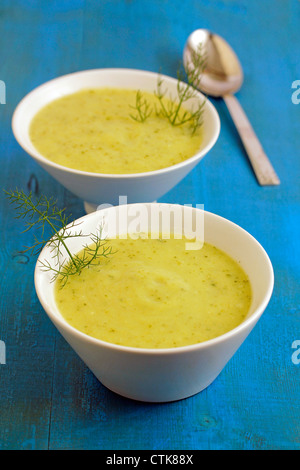 Minestra di finocchi. Ricetta disponibile. Foto Stock