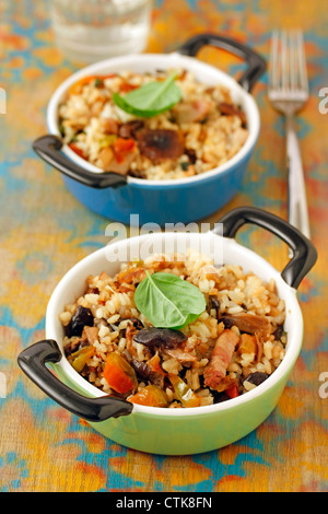 Risotto con funghi e basilico. Ricetta disponibile. Foto Stock