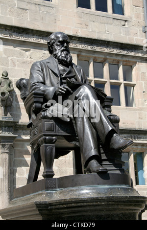 Charles Darwin statua Shrewsbury Shropshire England Regno Unito Foto Stock