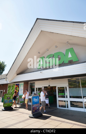 Supermercato ASDA ingresso Foto Stock