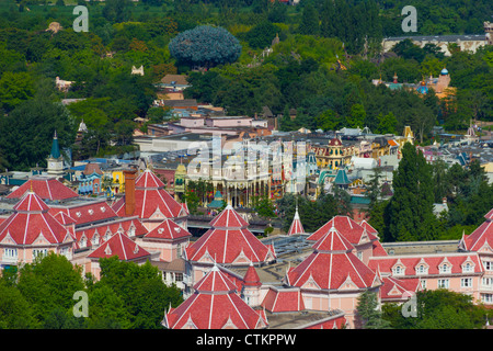 Vista aerea dal palloncino elio al lago Disney su Main Street USA e il parco di Disneyland, a Disneyland Resort Paris, Francia Foto Stock