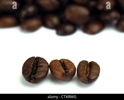 Appena il caffè torrefatto in grani Foto Stock