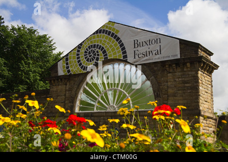 La finestra della ventola, Buxton stazione ferroviaria, Buxton, Derbyshire, England, Regno Unito Foto Stock