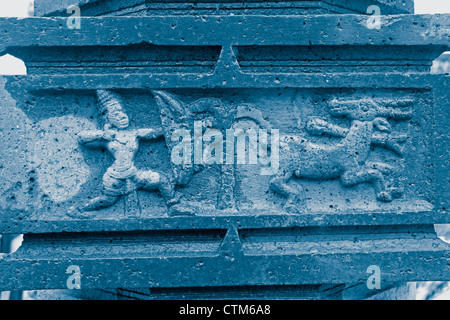 Il carving a Shri bhiravnath tempio del Signore Shiva a Kikli, Maharashtra, India Foto Stock