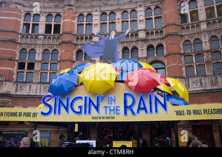 Singin' sotto la pioggia musical presso il Palace Theatre di Londra Foto Stock