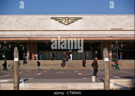 Venezia - stazione ferroviaria Santa Lucia Foto Stock