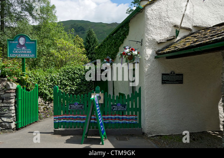 Sarah Nelson's Grasmere Gingerbread cottage shop store in estate Grasmere Cumbria Lake District Inghilterra Regno Unito GB Gran Bretagna Foto Stock