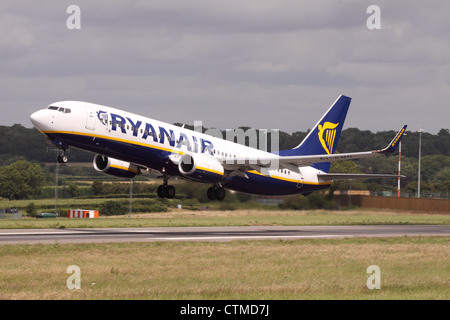 Ryanair Boeing 737-800 piano tenendo spento Foto Stock