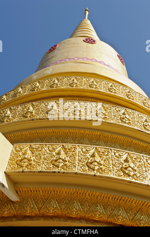 Golden Torre Campanaria, Wat Chayamangkalaram Thai tempio buddista, Georgetown, Penang, Malaysia. Foto Stock