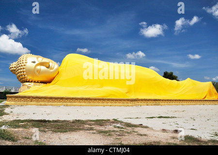 Buddha reclinato in provincia di Songkhla Thailandia Foto Stock