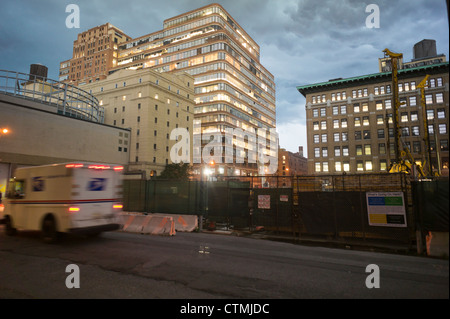 Il massiccio edificio Starrett-Lehigh, centro, nel quartiere alla moda di West Gallery Chelsea District di New York Foto Stock