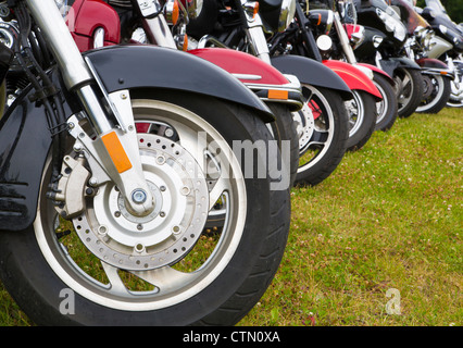 Diversi tipi di ruote di biciclette sono in linea Foto Stock