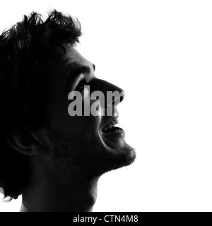 Giovane uomo cercando sorridendo felice ritratto silhouette in studio isolato su sfondo bianco Foto Stock