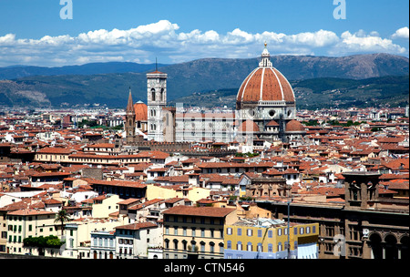 Il Duomo e il centro di Firenze, Italia visto dal Piazzale Michelangelo Foto Stock