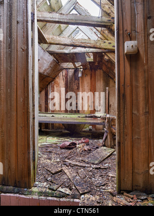 Camera da letto in abbandonato casa Croft, Vatersay, Scozia Foto Stock