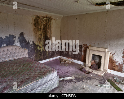 Camera da letto in abbandonato casa Croft, Isle of Harris Foto Stock