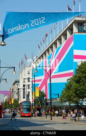 Il grande magazzino John Lewis di Oxford Street è avvolto in una gigantesca Union Flag per promuovere lo status di sponsor dei negozi durante i Giochi olimpici di Londra 2012 nel Regno Unito Foto Stock