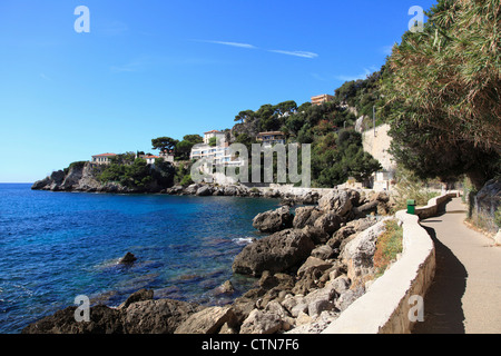 Sentiero costiero, Cap d Ail, Cote d Azur, in Provenza Costa Azzurra, Mediterraneo, Francia, Europa Foto Stock