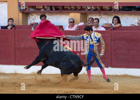 Torero spagnolo Cayetano Rivera Ordonez. 21 luglio 2012, La Linea de la Concepcion, Spagna. Foto Stock