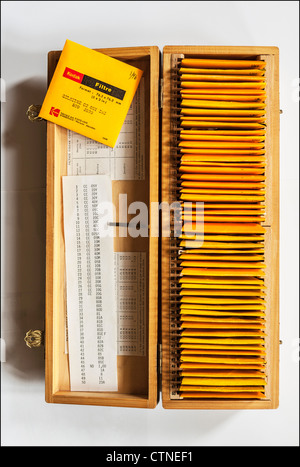 Collezione di filtri fotografici di correzione del colore Kodak Wratten in custodia Foto Stock