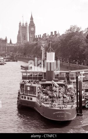 Il castello di Tattershall barca, il fiume Tamigi e Londra Foto Stock