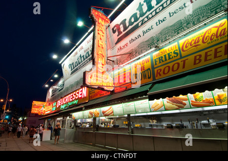 Nathan famoso ristorante a Coney Island, Brooklyn Foto Stock