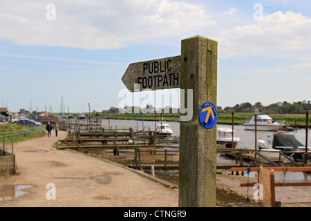 Sentiero pubblico segno Southwold Harbour Inghilterra Suffolk REGNO UNITO Foto Stock