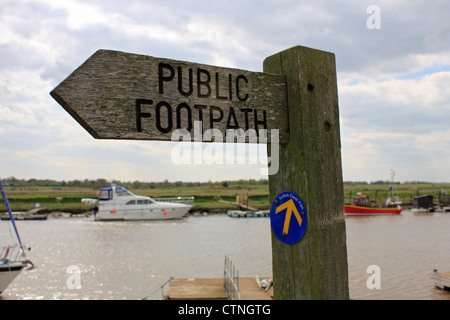 Sentiero pubblico segno Southwold Harbour Inghilterra Suffolk REGNO UNITO Foto Stock