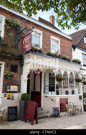 Vitigno antico pub e ristorante in Winchester; Hampshire; Inghilterra; Regno Unito; Foto Stock