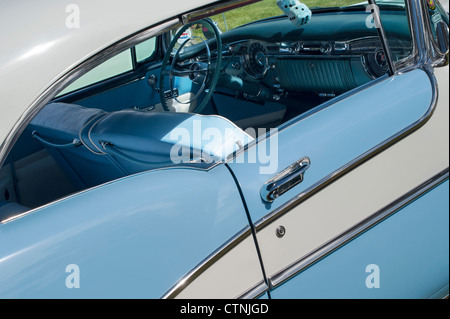 Nel 1955 la Oldsmobile Holiday 98 coupe dettaglio. Classic American car Foto Stock