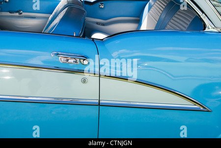 Nel 1955 la Oldsmobile Holiday 98 coupe dettaglio. Classic American car Foto Stock