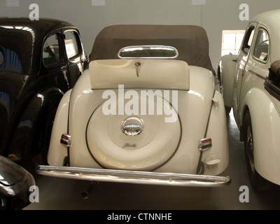 La popolare Skoda 1100 OHV Type 927 del 1939 è un'auto d'epoca ospitata presso il Museo Skoda, che riflette il design automobilistico e la tecnologia della Cecoslovacchia pre-seconda guerra mondiale. Foto Stock