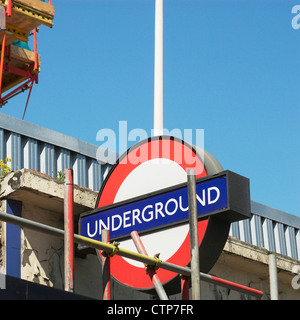 Lavori di costruzione per modificare Aldgate East Stazione della metropolitana di Londra, Regno Unito. Foto Stock