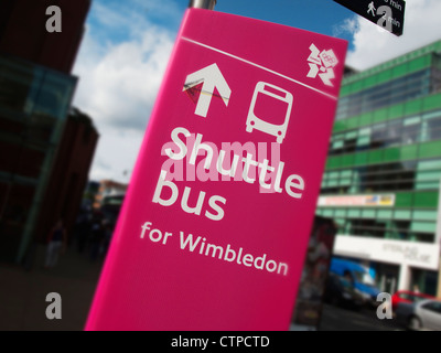 Giochi Olimpici di Londra 2012 temporanea bus navetta segno a Wimbledon Tennis Foto Stock