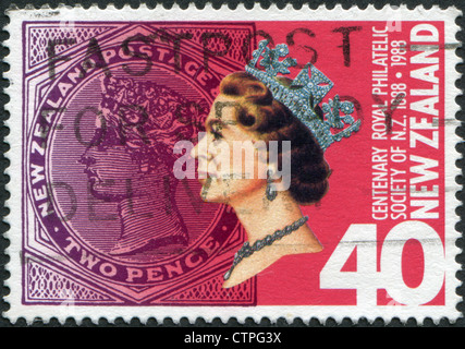 Dedicato al Centenario della Royal Philatelic Society di NZ, mostra la regina Elisabetta II, circa 1988 Foto Stock