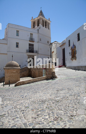 Città di Cadiz, Spagna. Il Plaza Fray Felix con la vecchia cattedrale in background. Foto Stock